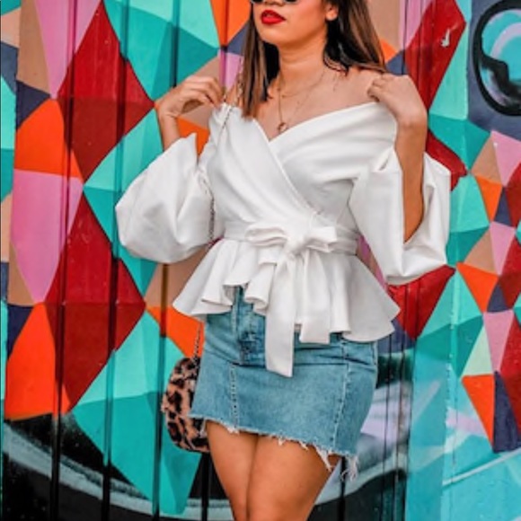 💐NWT Beautiful White Lantern Sleeve Peplum Blouse - Picture 6 of 8